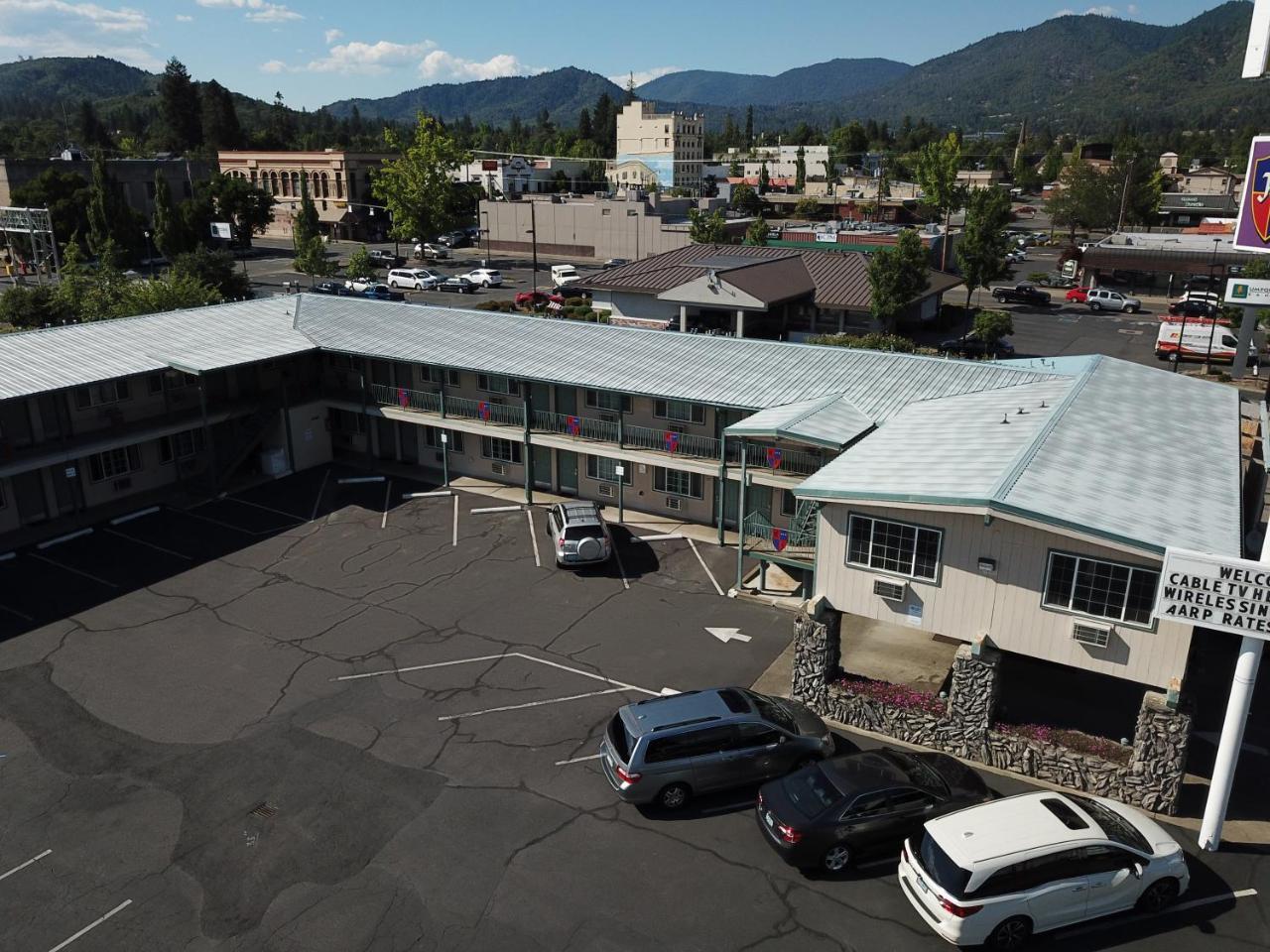 Knights Inn Motel Grants Pass Dış mekan fotoğraf